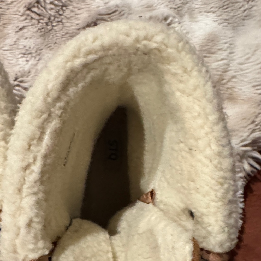 Women’s fur lined Brown and Black Winter Boots - Picture 6 of 9
